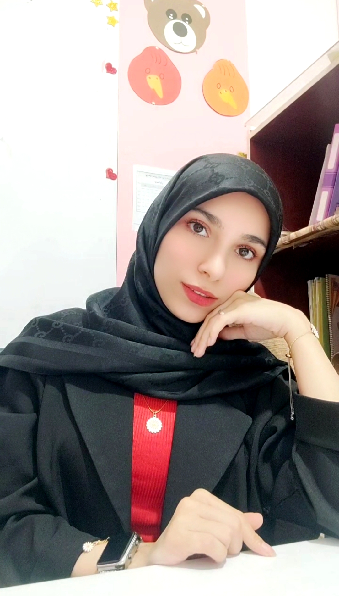 استاذ سیده فرشته حسینی فالحی - استاد زبان کره ای و انگلیسی